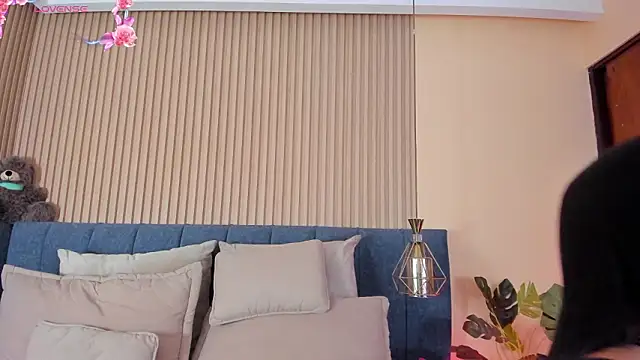 Snapshot of kathecute__ chatting on February 18, 1:45 am kathecute online show from February 18, 1:45 am