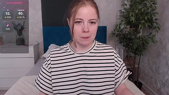 Snapshot of JennyyHot chatting on February 14, 8:22 am JennyyHot online show from February 14, 8:22 am