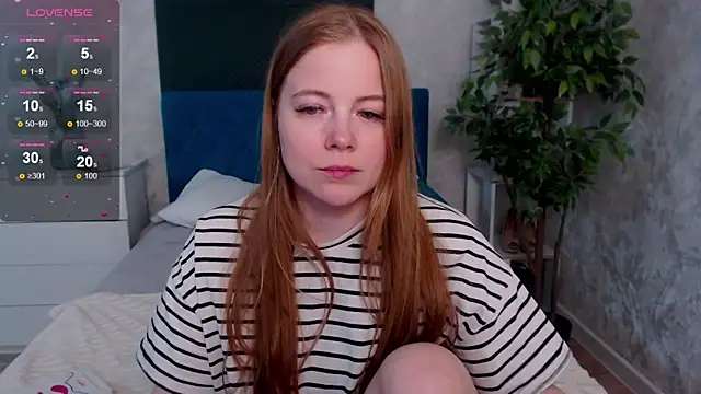Snapshot of JennyyHot chatting on February 16, 9:05 am JennyyHot online show from February 16, 9:05 am