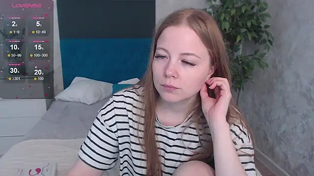 Snapshot of JennyyHot chatting on February 28, 7:42 am JennyyHot online show from February 28, 7:42 am