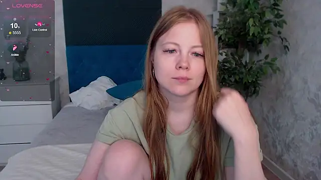 Snapshot of JennyyHot chatting on March 20, 5:56 am JennyyHot online show from March 20, 5:56 am