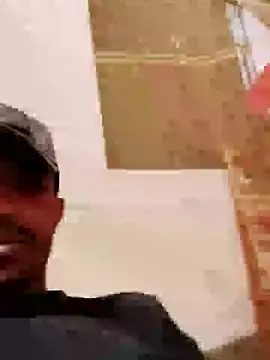 Snapshot of MDROBEL007 chatting on January 3, 2:10 am MDROBEL007 online show from January 3, 2:10 am