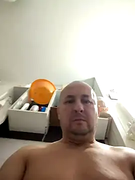 Snapshot of intx800 chatting on December 15, 8:19 am intx800 online show from December 15, 8:19 am