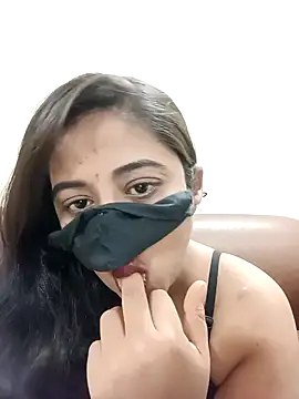 DIZZLING DIVA online show from January 9, 5:00 pm