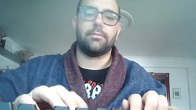 manokiitoo online show from April 12, 3:17 pm