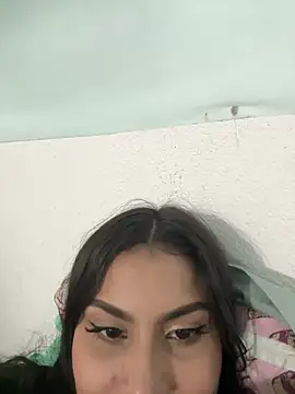 Snapshot of ValenSuarez25 chatting on June 23, 11:14 pm ValenSuarez25 online show from June 23, 11:14 pm