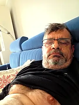 axecoman60 online show from February 3, 8:52 am