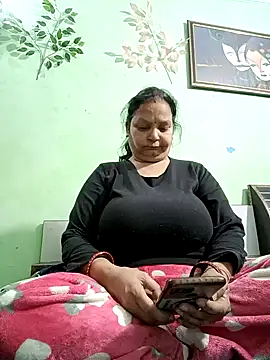 Snapshot of Kavya_kapoor chatting on February 13, 6:48 pm Kavya kapoor online show from February 13, 6:48 pm