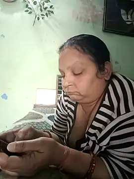 Snapshot of Kavya_kapoor chatting on February 16, 9:37 am Kavya kapoor online show from February 16, 9:37 am
