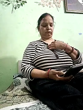 Snapshot of Kavya_kapoor chatting on February 16, 5:26 pm Kavya kapoor online show from February 16, 5:26 pm