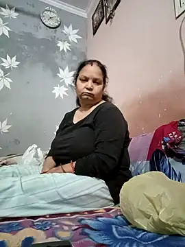 Snapshot of Kavya_kapoor chatting on February 22, 1:35 pm Kavya kapoor online show from February 22, 1:35 pm