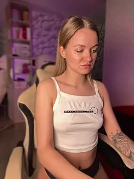Snapshot of Devill_Angel_ chatting on February 11, 4:02 pm Devill Angel online show from February 11, 4:02 pm