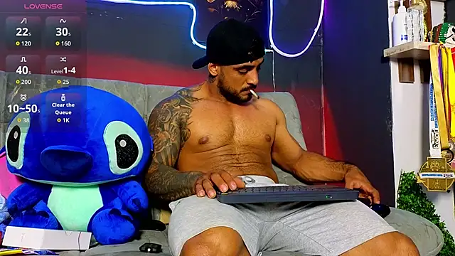 Snapshot of ERIC_HARRISON chatting on February 2, 10:41 pm ERIC HARRISON online show from February 2, 10:41 pm