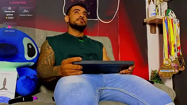 Snapshot of ERIC_HARRISON chatting on February 7, 2:59 am ERIC HARRISON online show from February 7, 2:59 am