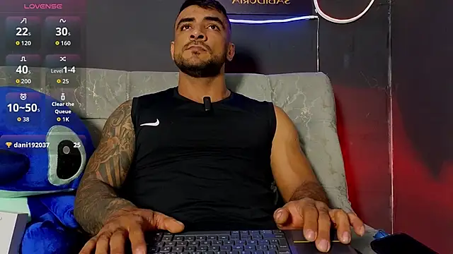 Snapshot of ERIC_HARRISON chatting on February 11, 1:10 am ERIC HARRISON online show from February 11, 1:10 am