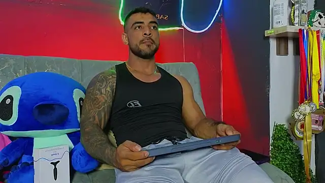 Snapshot of ERIC_HARRISON chatting on February 24, 1:47 am ERIC HARRISON online show from February 24, 1:47 am