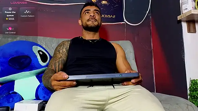 Snapshot of ERIC_HARRISON chatting on February 26, 2:10 am ERIC HARRISON online show from February 26, 2:10 am