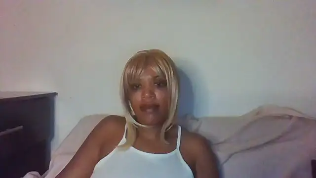 thekelliecapri online show from April 4, 8:23 am