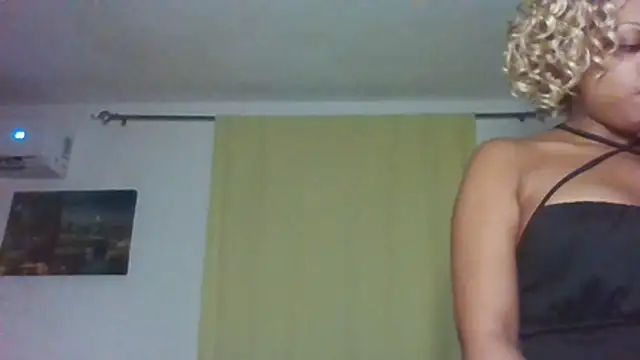 Snapshot of thekelliecapri chatting on July 3, 6:31 am thekelliecapri online show from July 3, 6:31 am