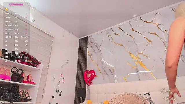 EmilyLeah  online show from March 1, 3:25 pm