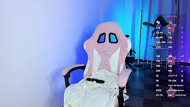 Kendall Bunnyy online show from April 14, 8:37 pm