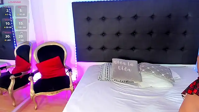 Snapshot of SaraDreamss chatting on February 18, 8:36 pm SaraDreamss online show from February 18, 8:36 pm