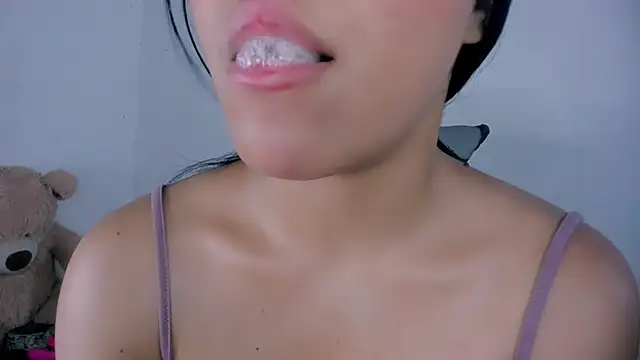 Snapshot of veky_saliva01 chatting on May 24, 8:41 am veky saliva01 online show from May 24, 8:41 am