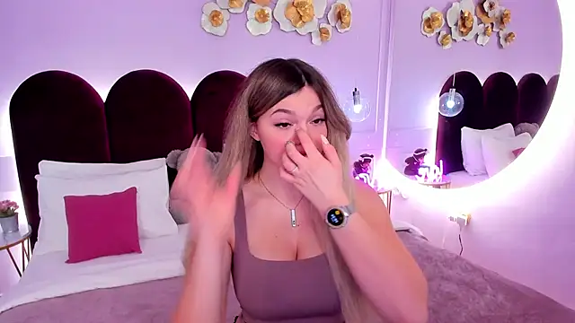 ZaraBloom online show from February 19, 3:19 pm