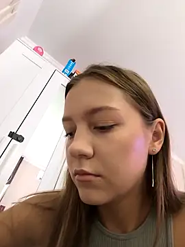 AliceBrayan online show from September 18, 5:09 am