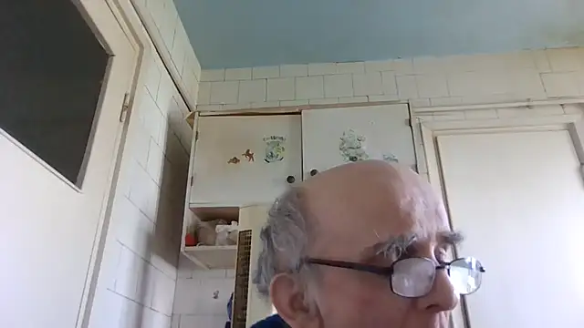 Snapshot of mariusica1@xh chatting on April 19, 10:47 am mariusica1xh online show from April 19, 10:47 am