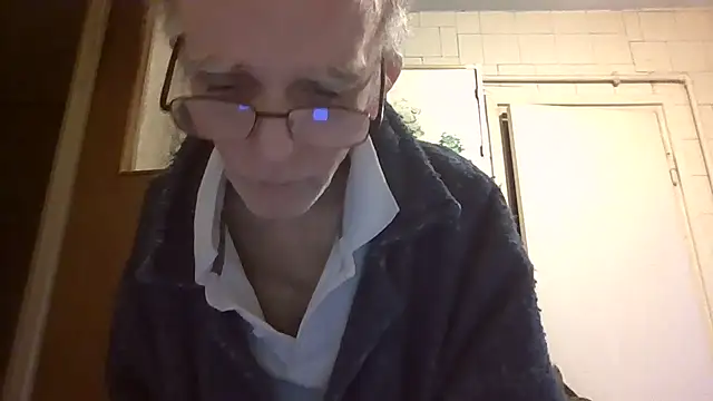 Snapshot of mariusica1@xh chatting on April 27, 3:04 am mariusica1xh online show from April 27, 3:04 am