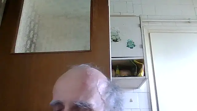 Snapshot of mariusica1@xh chatting on May 10, 11:37 am mariusica1xh online show from May 10, 11:37 am
