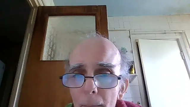 Snapshot of mariusica1@xh chatting on May 15, 9:49 am mariusica1xh online show from May 15, 9:49 am