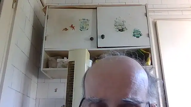 Snapshot of mariusica1@xh chatting on May 23, 2:43 pm mariusica1xh online show from May 23, 2:43 pm
