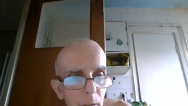 Snapshot of mariusica1@xh chatting on June 19, 4:44 pm mariusica1xh online show from June 19, 4:44 pm