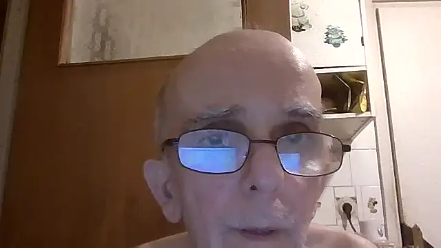 Snapshot of mariusica1@xh chatting on July 14, 12:35 am mariusica1xh online show from July 14, 12:35 am