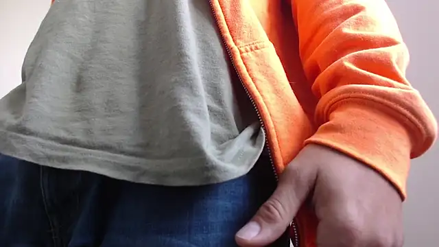 Snapshot of thomas_gun chatting on January 17, 4:43 pm thomas gun online show from January 17, 4:43 pm