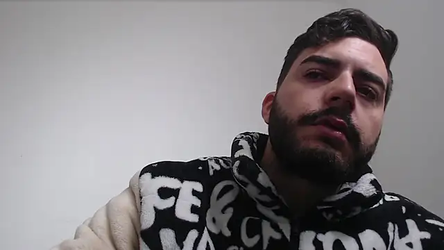 Snapshot of thomas_gun chatting on January 19, 3:49 pm thomas gun online show from January 19, 3:49 pm