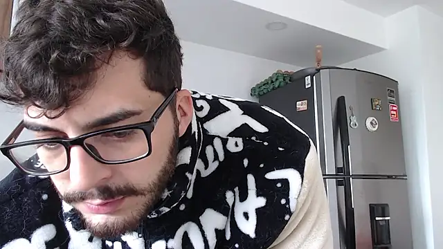 Snapshot of thomas_gun chatting on January 31, 7:56 pm thomas gun online show from January 31, 7:56 pm