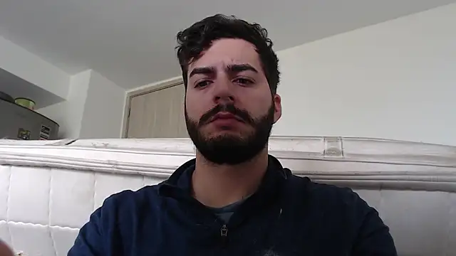 Snapshot of thomas_gun chatting on February 5, 4:22 pm thomas gun online show from February 5, 4:22 pm