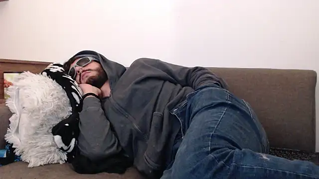 Snapshot of thomas_gun chatting on February 8, 4:05 am thomas gun online show from February 8, 4:05 am