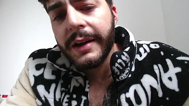 Snapshot of thomas_gun chatting on February 10, 3:49 pm thomas gun online show from February 10, 3:49 pm