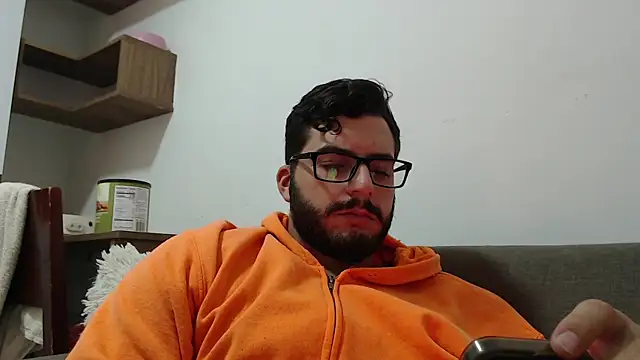 Snapshot of thomas_gun chatting on February 11, 3:55 am thomas gun online show from February 11, 3:55 am