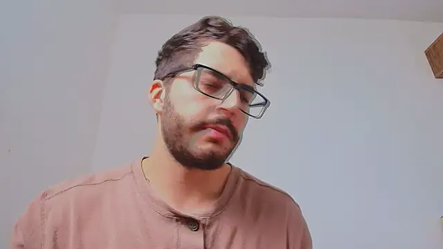 Snapshot of thomas_gun chatting on February 22, 6:17 pm thomas gun online show from February 22, 6:17 pm