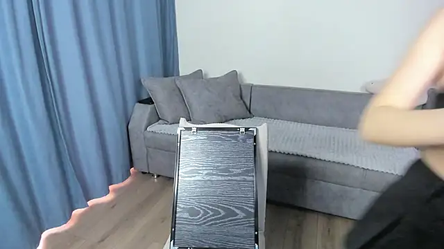 RileyMee online show from January 12, 6:28 am