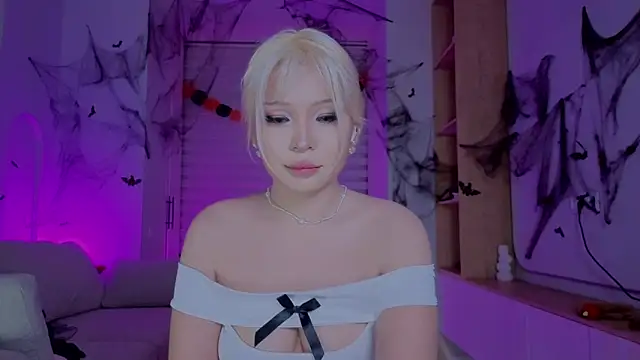 RileyMee online show from October 26, 12:22 pm