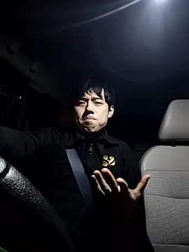 whitebriefboy online show from March 22, 7:39 pm