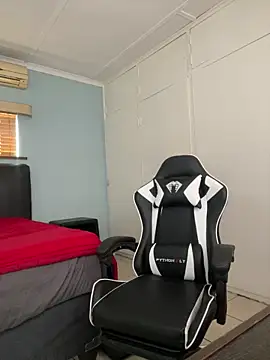 Snapshot of Candy_Love_18 chatting on September 9, 7:19 am Candy Love 18 online show from September 9, 7:19 am