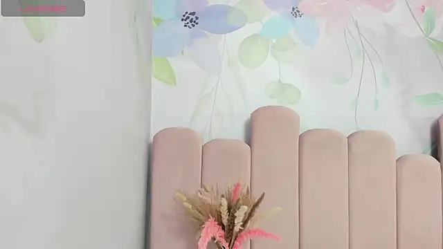 Snapshot of Annie_Cute18_ chatting on March 21, 4:06 am Annie Cute18 online show from March 21, 4:06 am