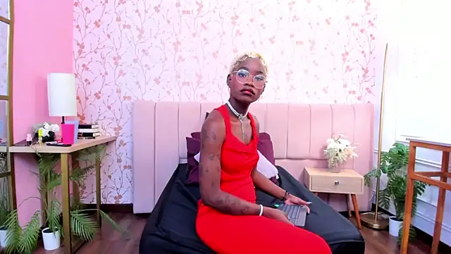 amber-hill online show from February 14, 6:37 pm